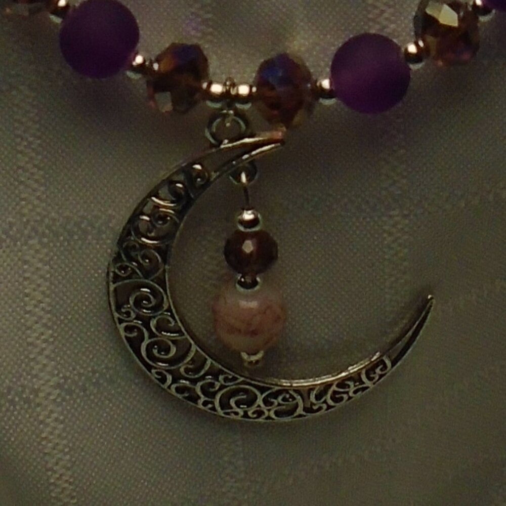 No105 Beautiful handmade long necklace with silver moon pendant & earrings - Picture 8 of 9
